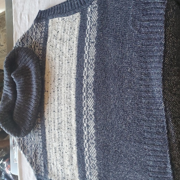 BCBGmaxAzria hi/lo sweater vest. Over sized M/L - Picture 8 of 9